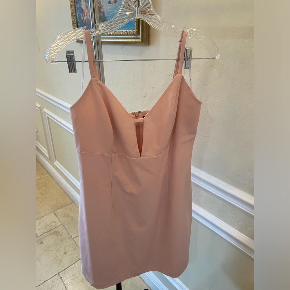 Lulu’s light pink dress